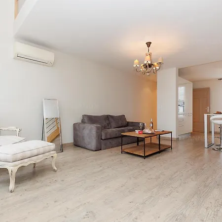 Carrousel 5 Apartment